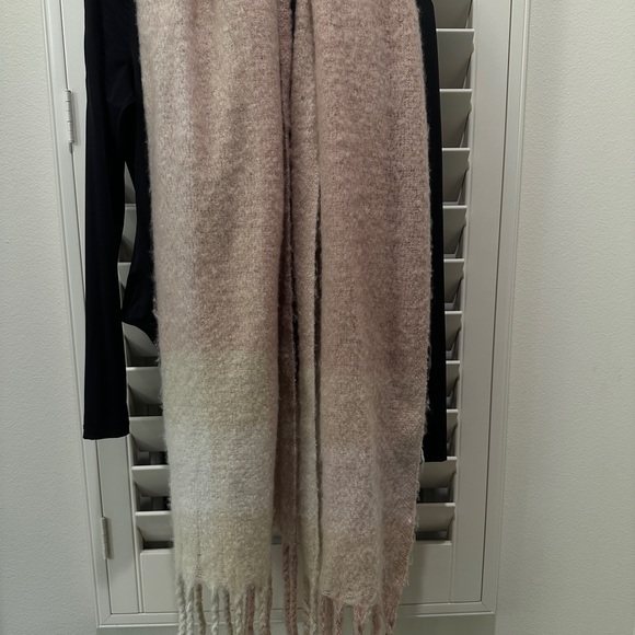 Scarf - Picture 2 of 4